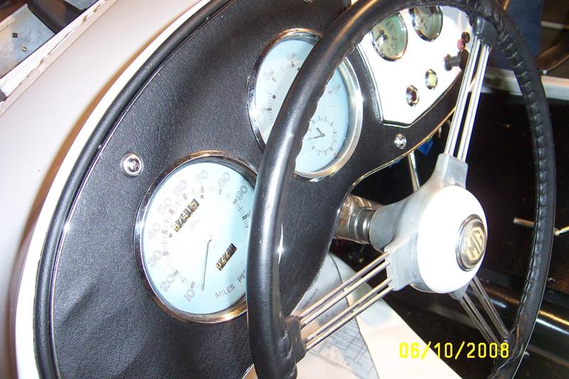 Steering wheel right where Bill wants it.jpg